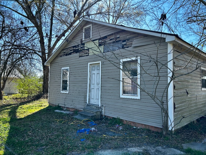 Building Photo - 308 S 1st St