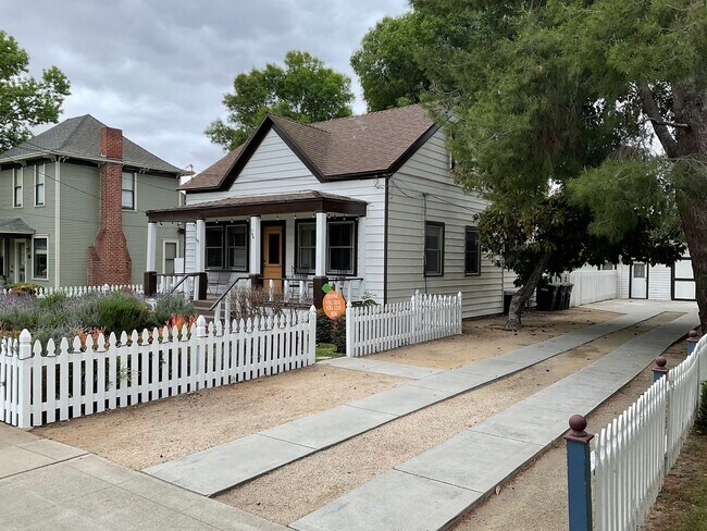 Building Photo - 154 N Shaffer St
