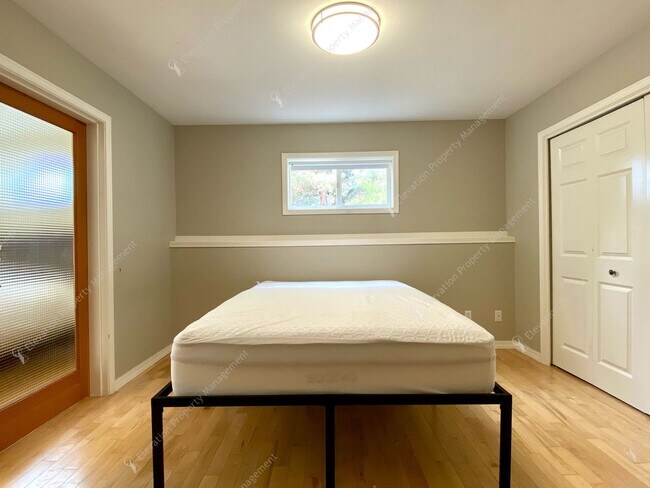 Building Photo - Elegant Awbrey Butte Home | Unfurnished | ...