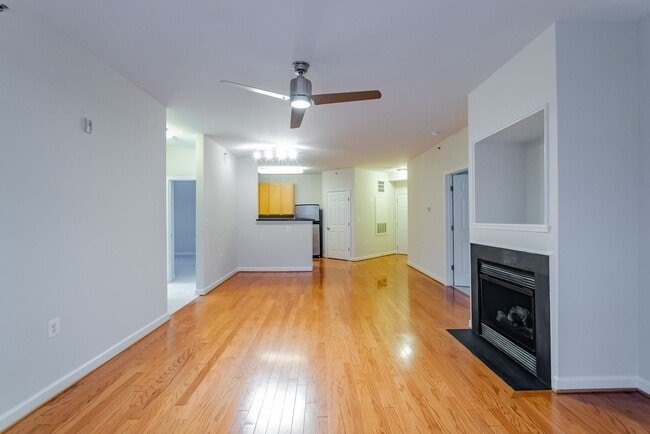 Building Photo - Spacious 3 Bed 2 Bath Condo With Balcony In Sought After Summerfield at Brambleton