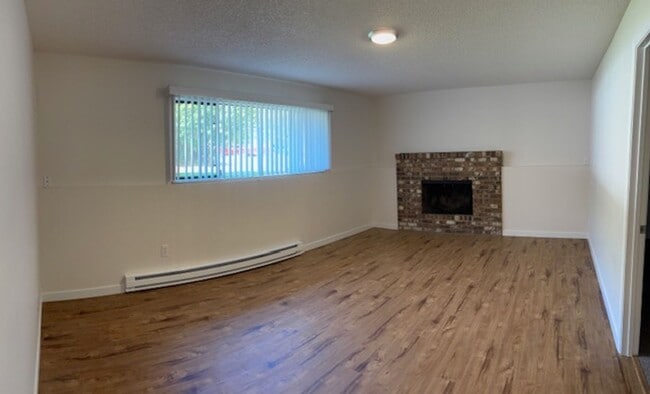 Building Photo - 1324