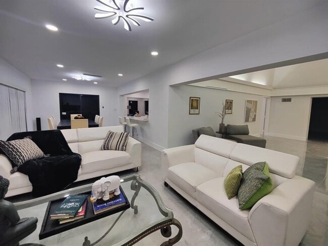 Building Photo - 5109 Banyan Ln