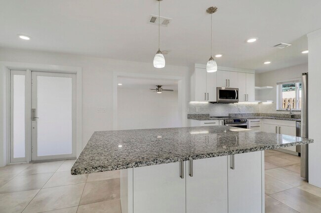 Building Photo - 636 Eastwind Dr