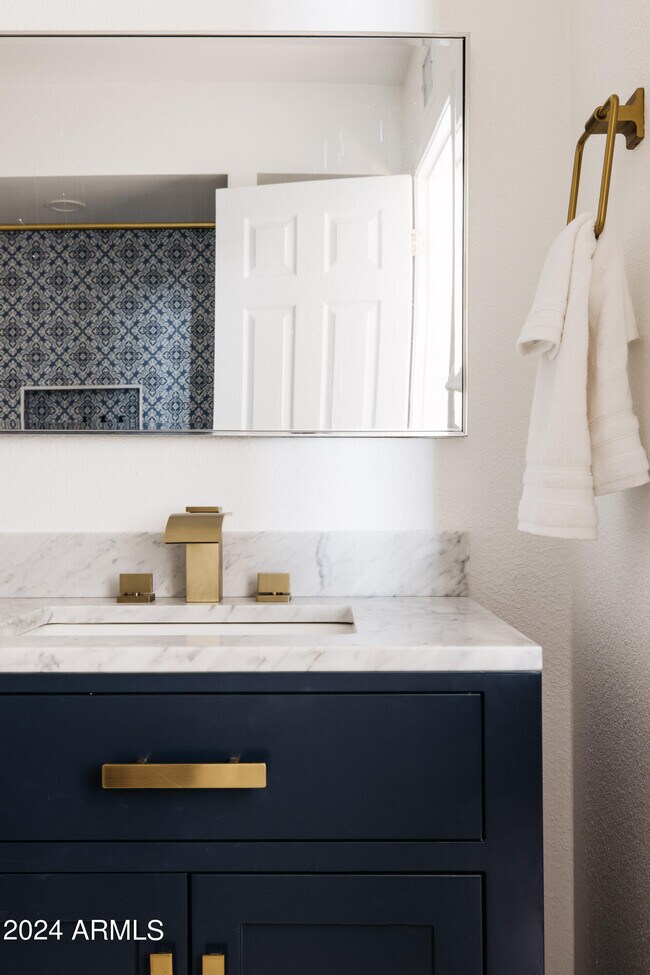 Building Photo - 6629 E Dreyfus Ave