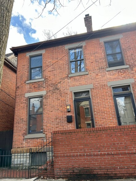 Entrance - 181 E Kossuth St