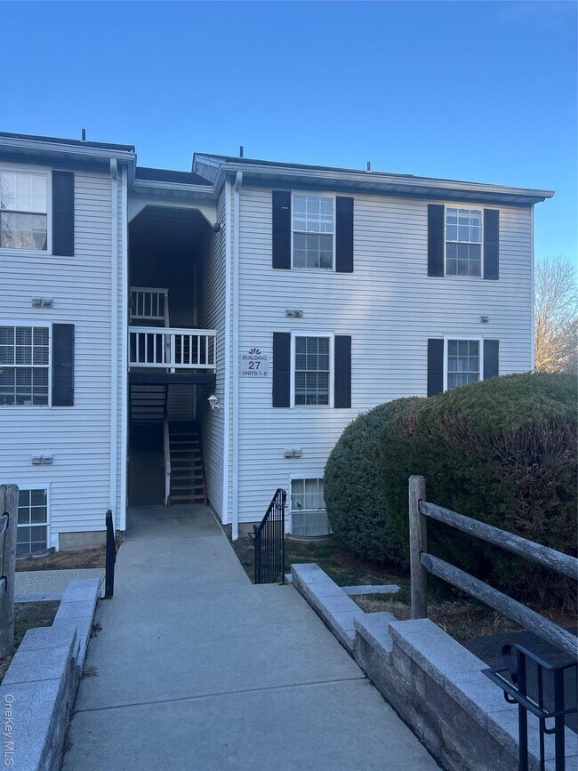 Primary Photo - 27 Lexington Hills Rd