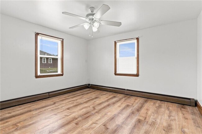 Building Photo - 23 Amory St
