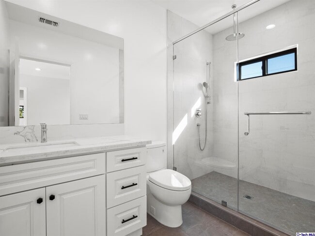 Building Photo - 214 N Orchard Dr