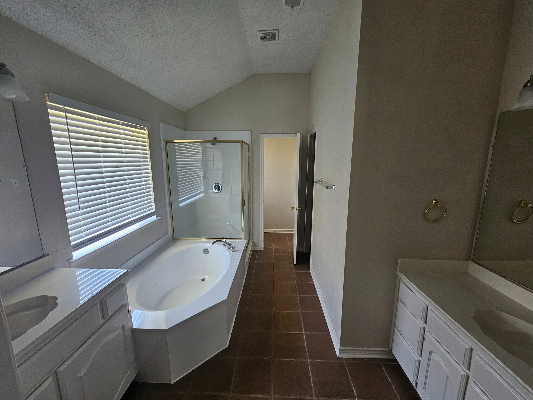 Building Photo - 3703 Blossom Dr