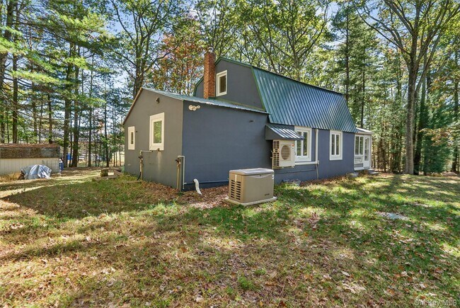 Building Photo - 24 Old Westbrookville Rd