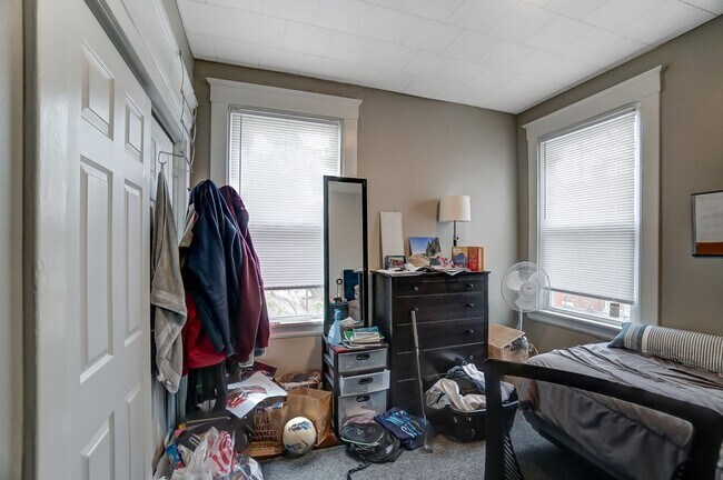 Building Photo - 350 Volkert St