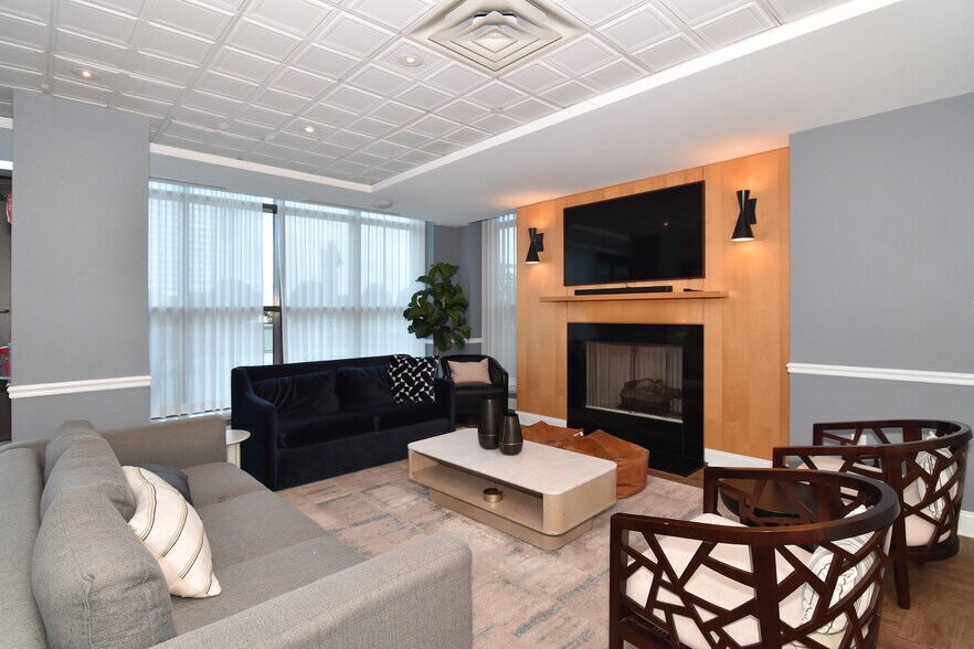 Community Media Room - 175 Huguenot St
