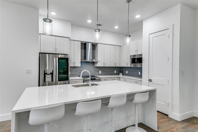 Building Photo - 4205 Roseland Ave