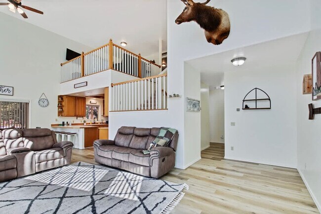 Building Photo - 1496 Pine Ridge Dr