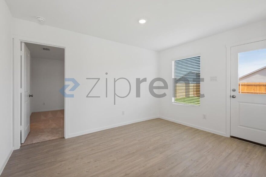 Building Photo - Unit