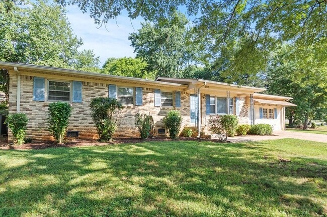 Building Photo - 507 Clift Dr