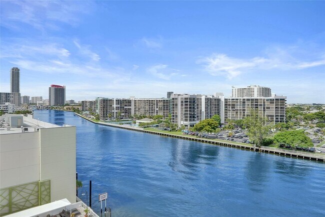 Building Photo - 3000 S Ocean Dr