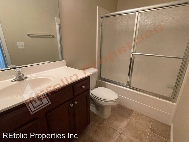 Building Photo - 3 br, 2.5 bath House - 106 Courts Garden Way