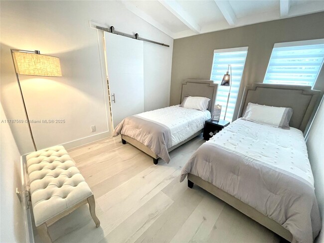 Building Photo - 2424 Tortugas Ln