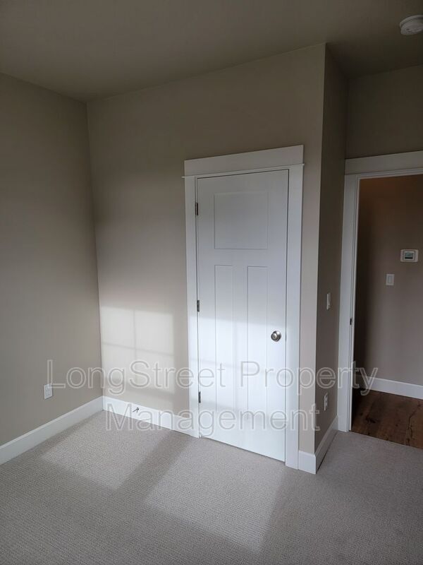 Building Photo - 5221 SW Hudson Ave