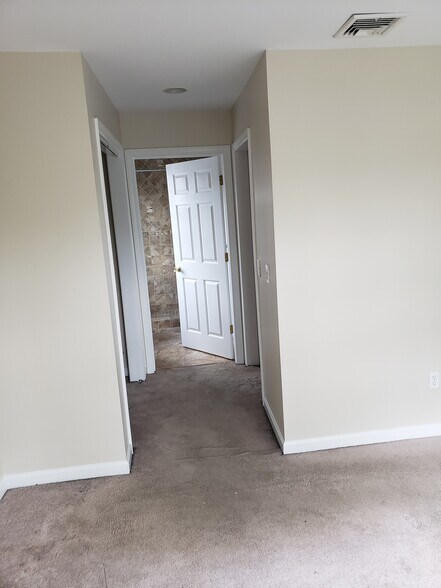 Building Photo - 9 Cottage Plz