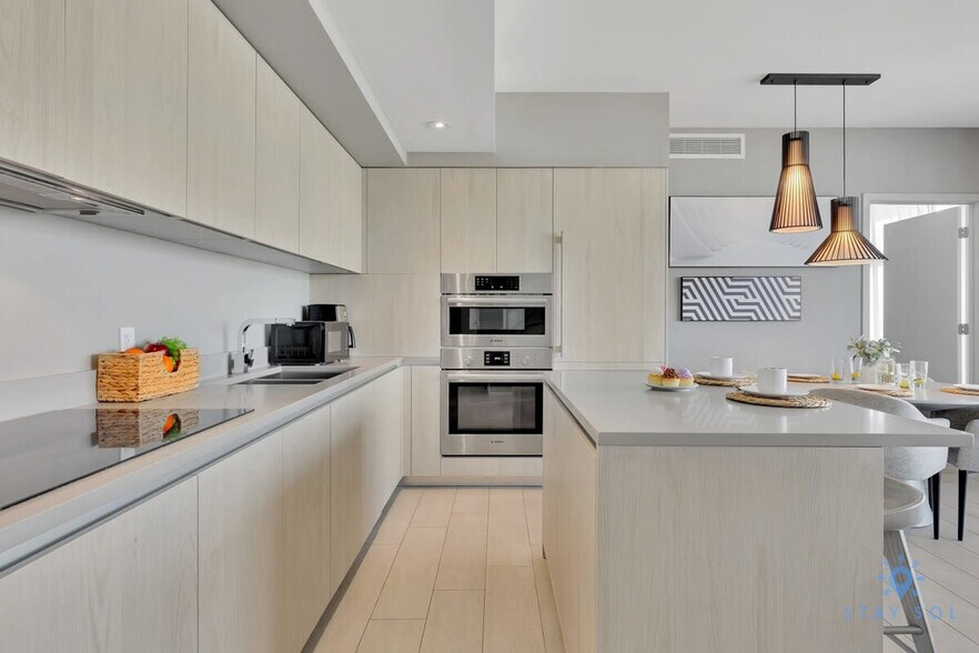 Building Photo - 4010 S Ocean Dr