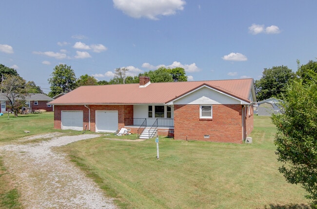 Building Photo - 104 W McReynolds Dr
