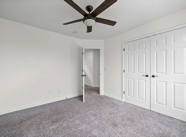 Building Photo - 4 Bedroom Home with Main-Level Primary and Fenced Backyard