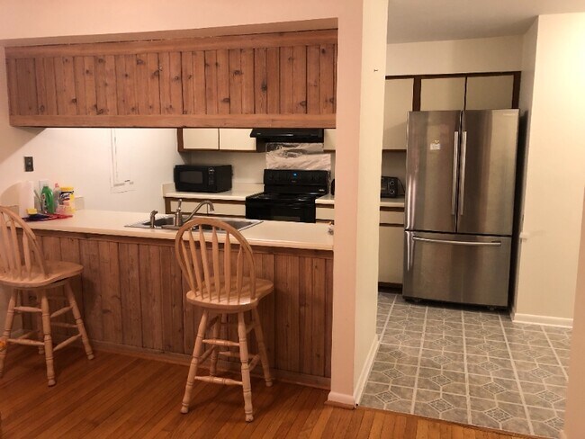 Building Photo - 210 Finley Forest Dr