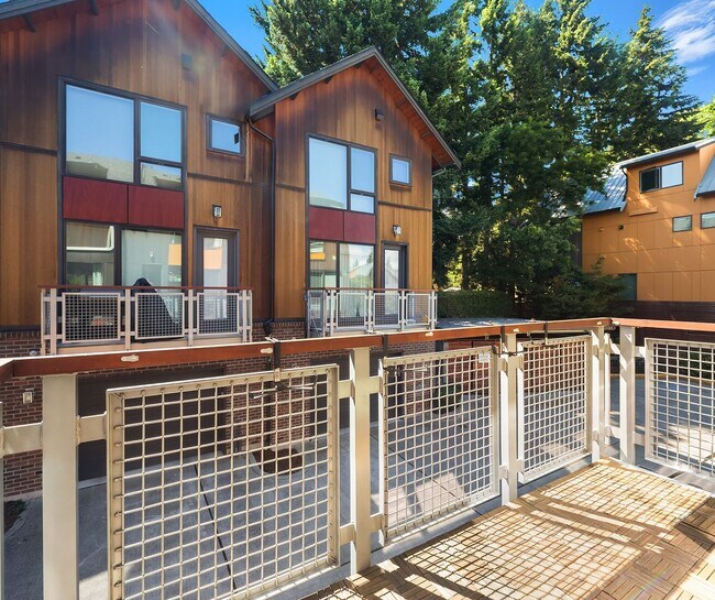 Building Photo - 3bd/3ba Seattle Townhome