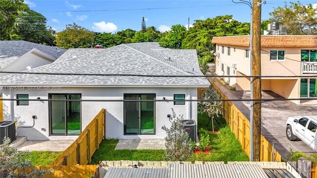 Building Photo - 406 NW 41st St