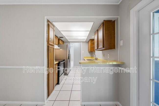 Building Photo - 7422 Stonehouse Dr
