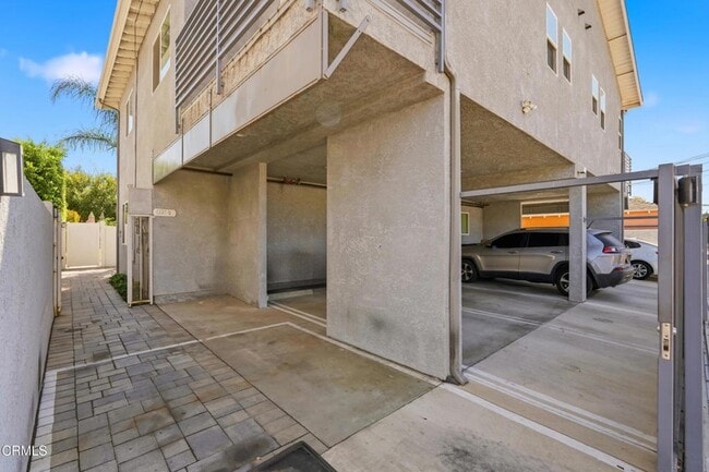 Building Photo - 6721 1/2 Vineland Avenue Unit