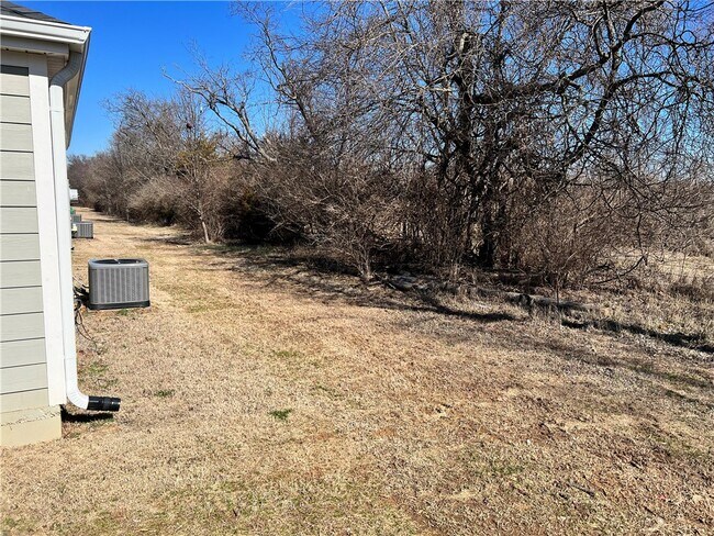 Building Photo - 502 N Cresswell Dr
