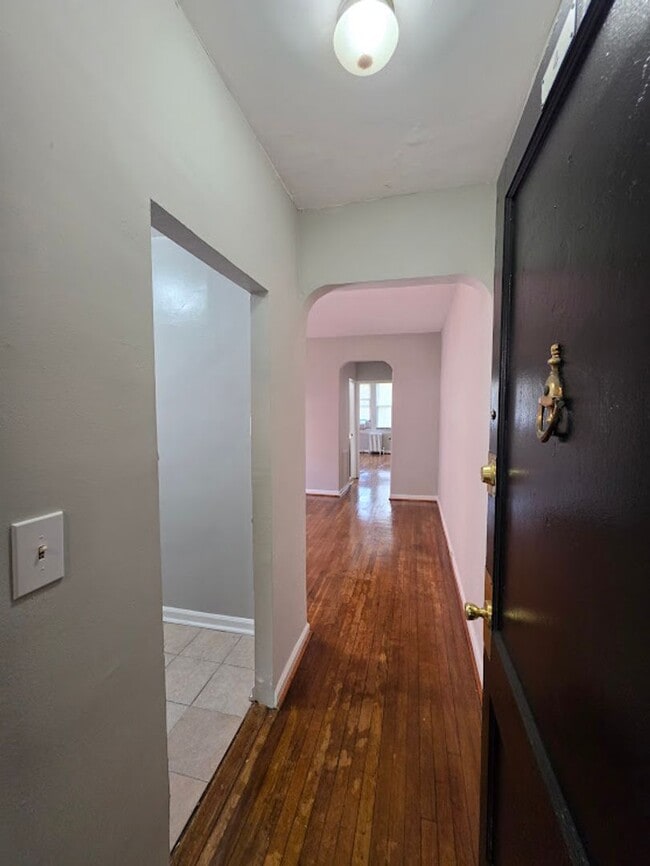 Interior Photo - 129 WEBSTER ST NW