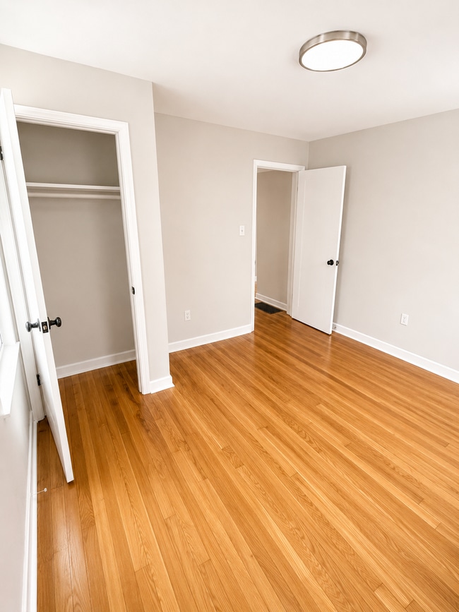 Building Photo - Newly Rehabbed 3-Bedroom Home with Modern Finishes & Fenced Backyard