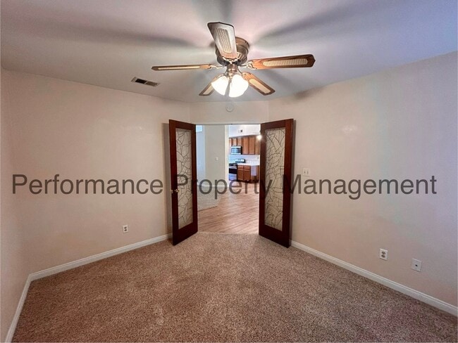 Building Photo - Spacious 4 Bed/3 Bath Home in Campus Park ...