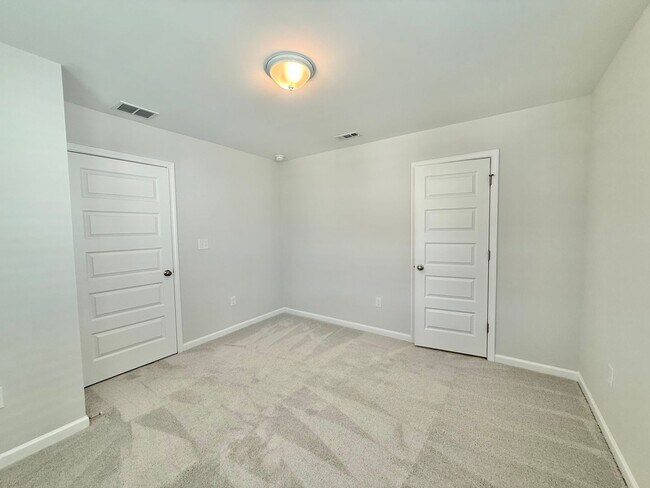 Building Photo - Stunning New 5BD, 5BA Garner Home with Lux...