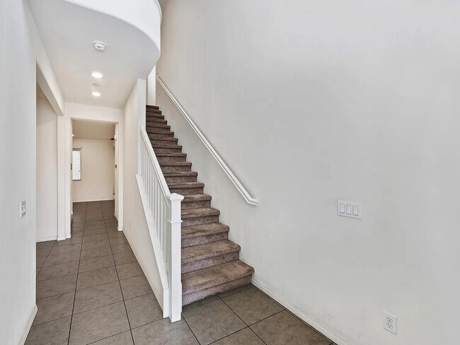 Building Photo - 15634 Clove Pl