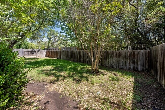 Building Photo - 11032 Crossland Dr