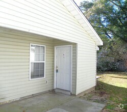 Building Photo - Inviting 2-Bedroom Home in West Pensacola ...