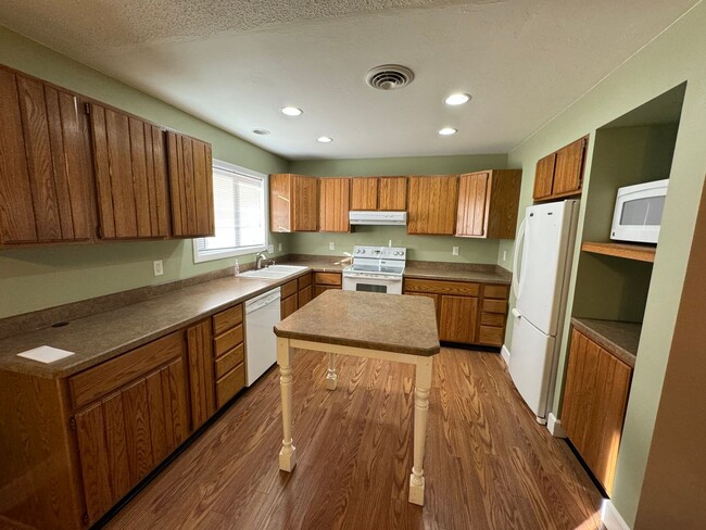 Building Photo - Beautiful Updated Home