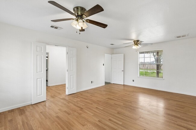 Building Photo - 2326 28th Ave N