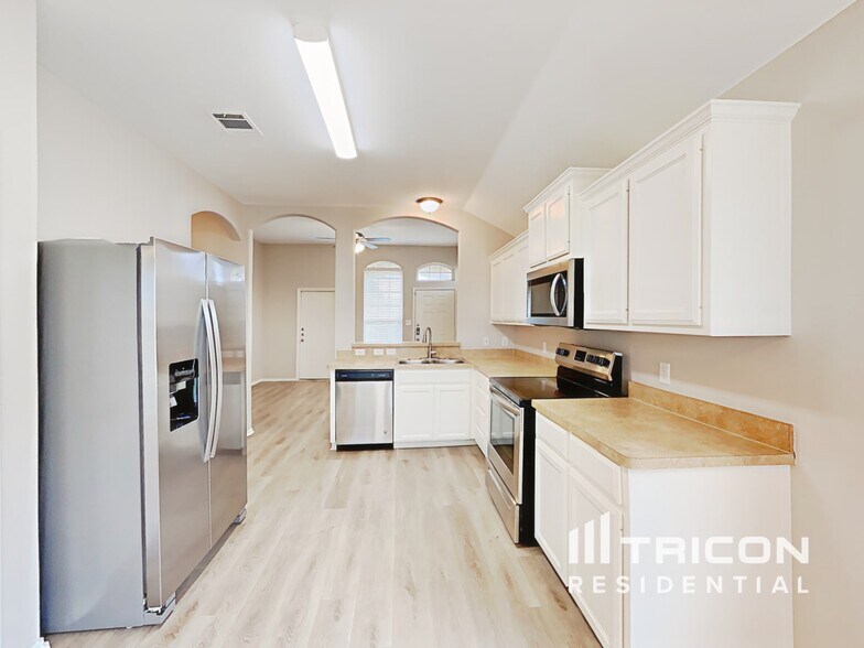 Building Photo - 5712 Parkview Hills Ln