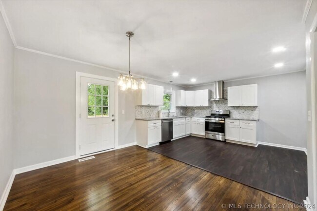 Building Photo - 5720 E 29th St