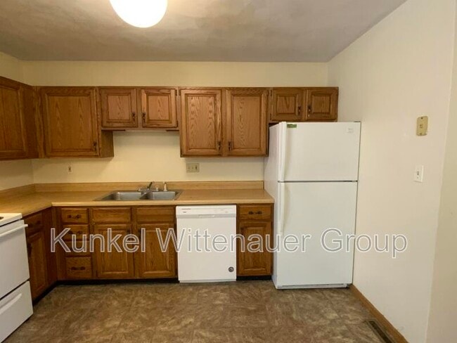 Building Photo - 700 Ganim Dr