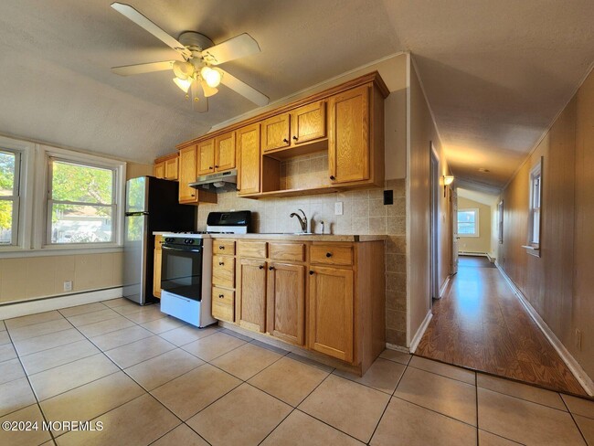 Building Photo - 43 Shoreland Terrace
