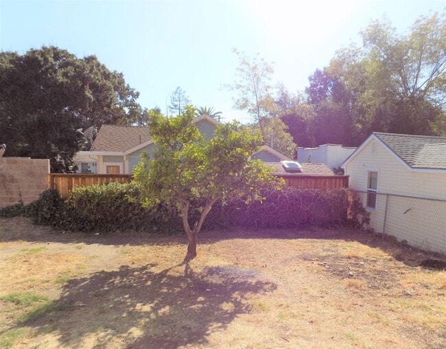 Building Photo - 735-745 Grand Ave