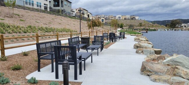 Building Photo - 6 Crown Point Dr