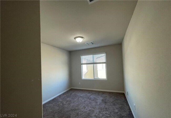 Building Photo - 7441 Sunray Point St